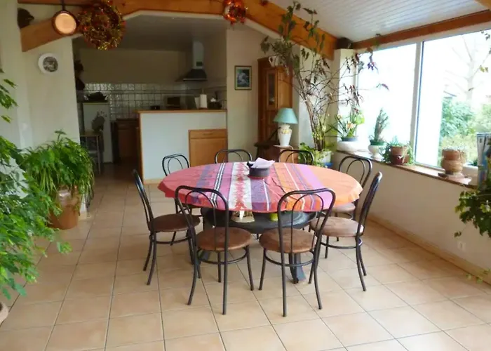 Hébergement de vacances Maison De 5 Avec Jardin Clos Et Wifi A Dessus Bernac-Dessus