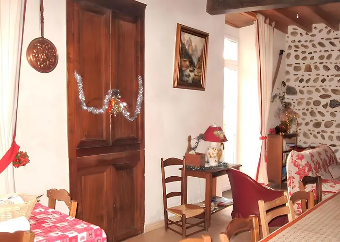 Hébergement de vacances Maison De 5 Avec Jardin Clos Et Wifi A Dessus Bernac-Dessus